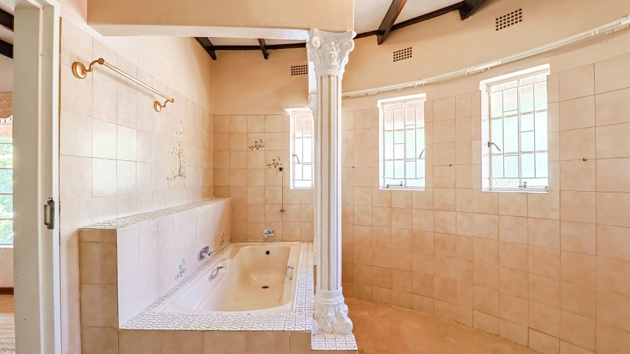 5 Bedroom Property for Sale in Protea Park North West